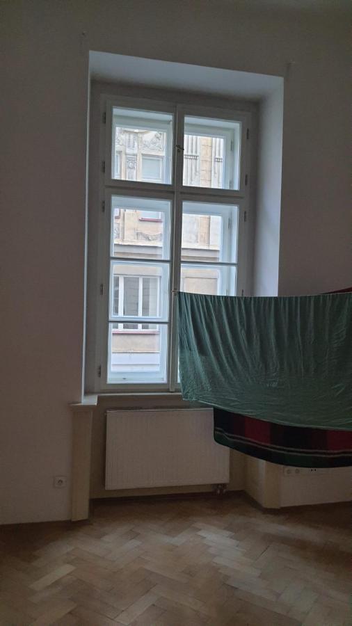 פראג Private Room In Shared Luxurious Palace Like Apartment With 2 Bathrooms Including Whirlpool And Virtual Reality מראה חיצוני תמונה