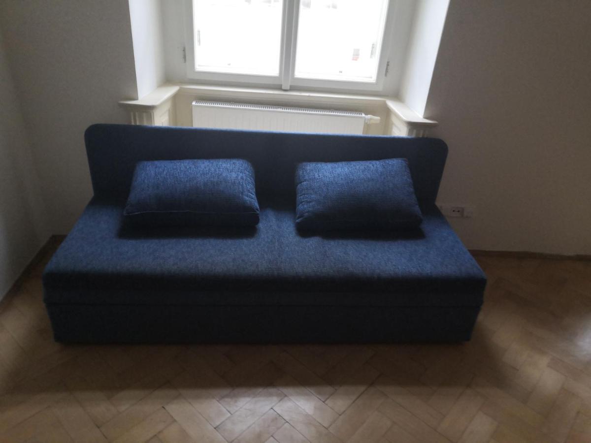 פראג Private Room In Shared Luxurious Palace Like Apartment With 2 Bathrooms Including Whirlpool And Virtual Reality מראה חיצוני תמונה