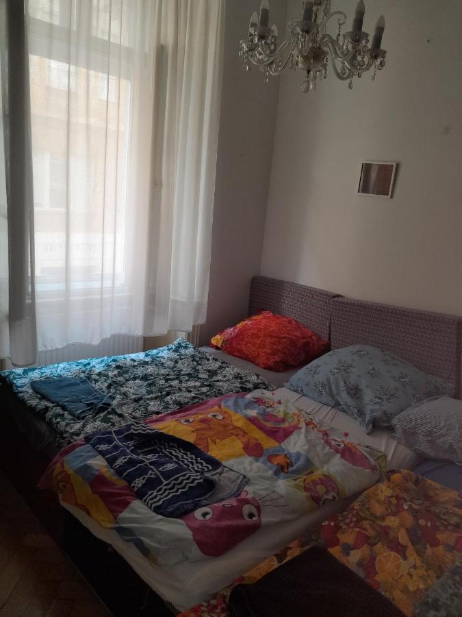 פראג Private Room In Shared Luxurious Palace Like Apartment With 2 Bathrooms Including Whirlpool And Virtual Reality מראה חיצוני תמונה