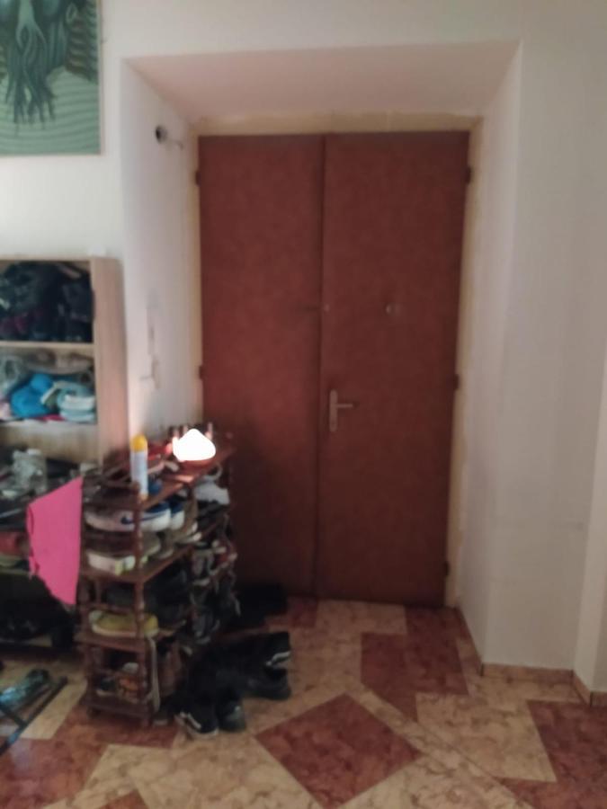 פראג Private Room In Shared Luxurious Palace Like Apartment With 2 Bathrooms Including Whirlpool And Virtual Reality מראה חיצוני תמונה