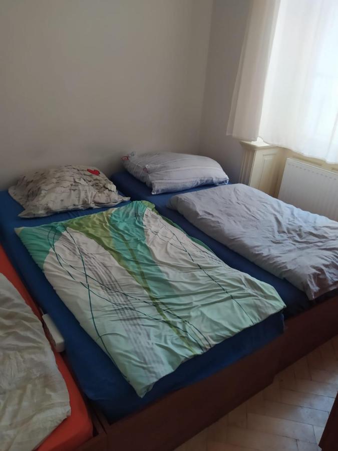 פראג Private Room In Shared Luxurious Palace Like Apartment With 2 Bathrooms Including Whirlpool And Virtual Reality מראה חיצוני תמונה