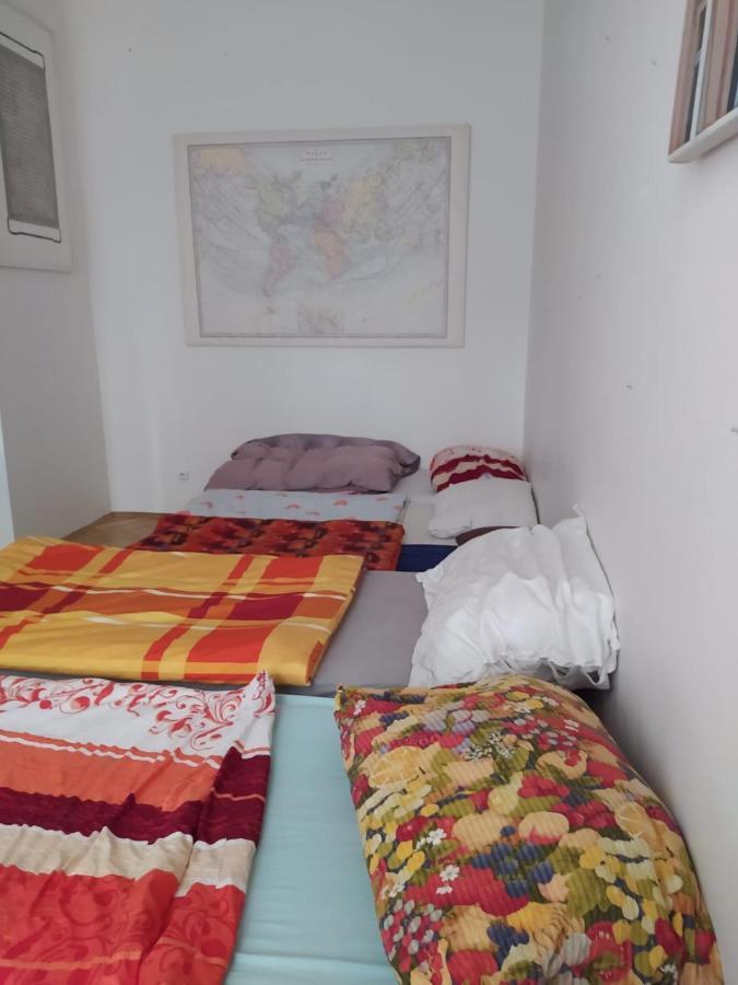 פראג Private Room In Shared Luxurious Palace Like Apartment With 2 Bathrooms Including Whirlpool And Virtual Reality מראה חיצוני תמונה