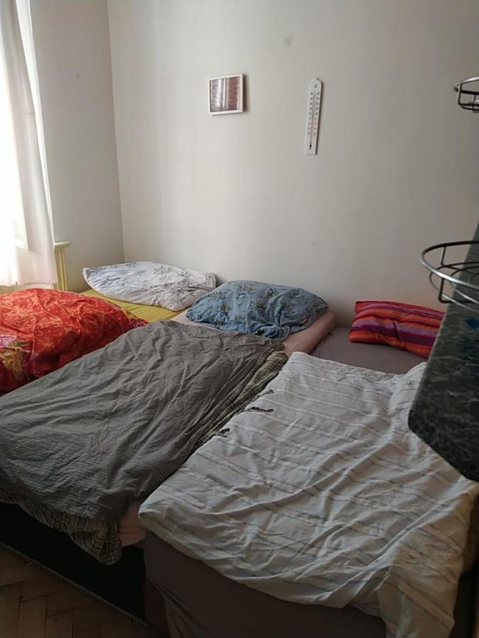 פראג Private Room In Shared Luxurious Palace Like Apartment With 2 Bathrooms Including Whirlpool And Virtual Reality מראה חיצוני תמונה