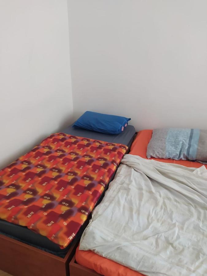 פראג Private Room In Shared Luxurious Palace Like Apartment With 2 Bathrooms Including Whirlpool And Virtual Reality מראה חיצוני תמונה